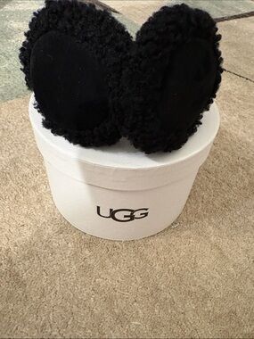NWT UGG Earmuffs ❤️